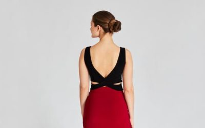 How to Wear a Backless Dress Without a Bra?